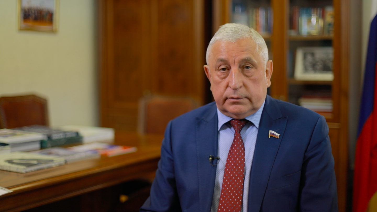 Харитонов заявил, что украинцы сами должны сделать выводы относительно искажения истории в учебниках